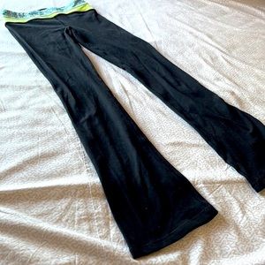 Ivivva by Lululemon girls black active pants in size 10